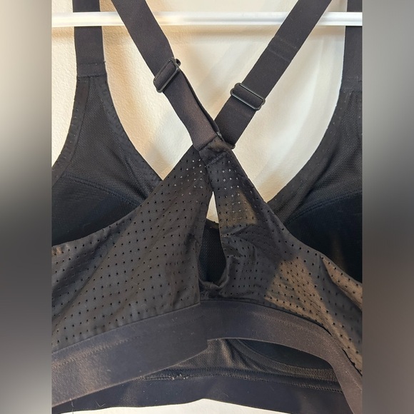 Black Light Weight Victoria’s Secret Sports Bra​ - Picture 4 of 5